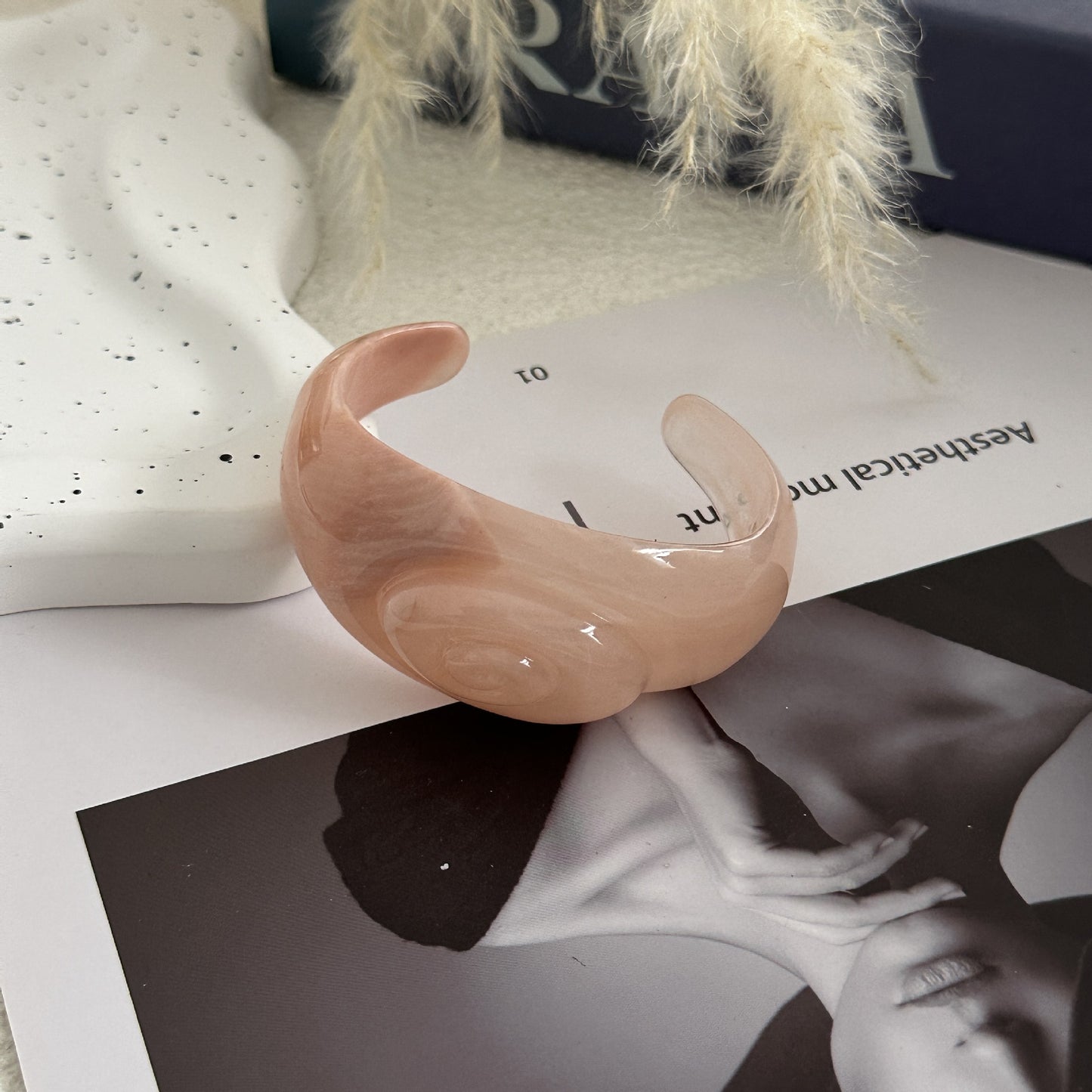 Luxury Round Gradient Acrylic Drip Oil Cuff Bracelet for Women