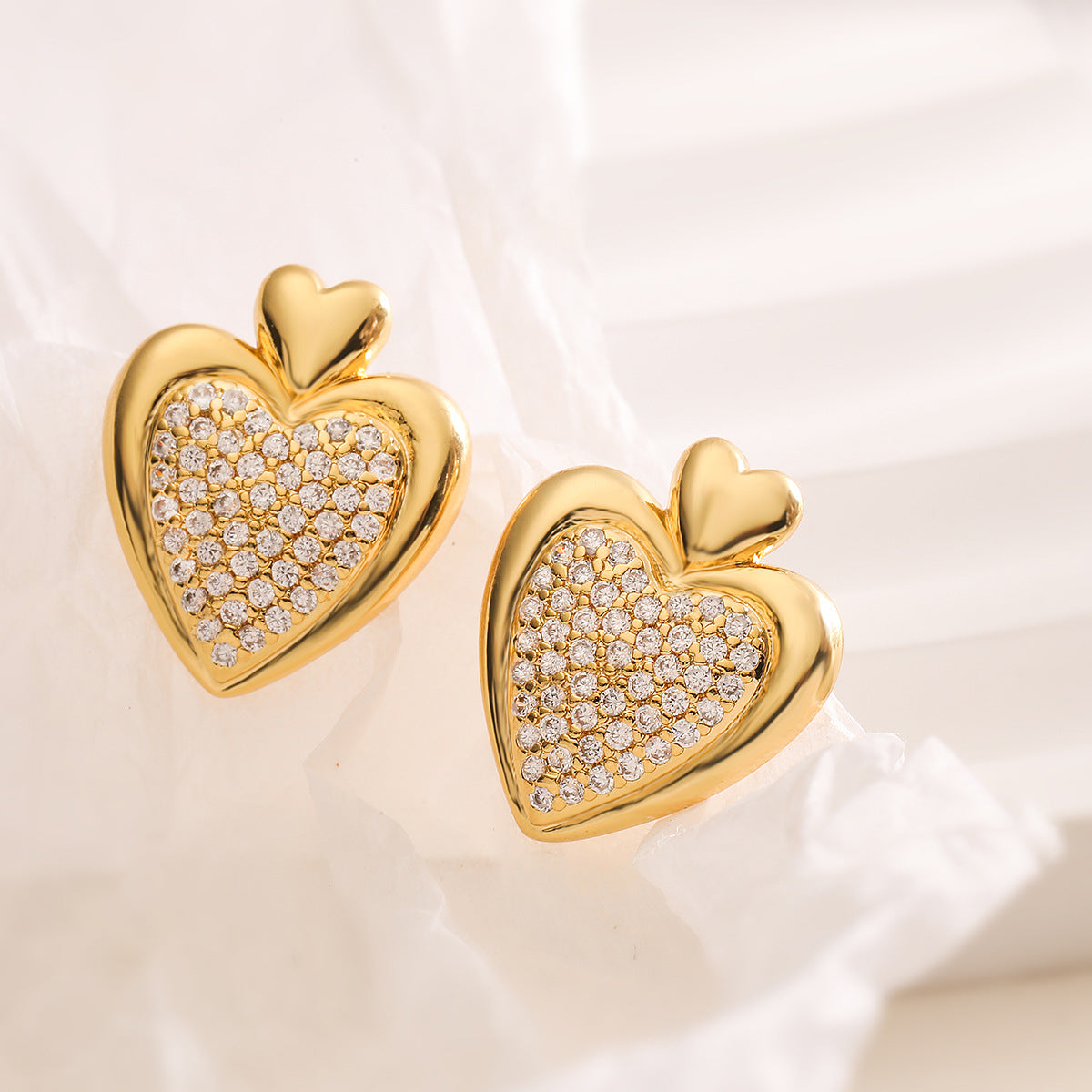 Orecchini Minimalisti a Cuore in Rame Placcati Oro 18K con Intarsio di Zirconi da Donna