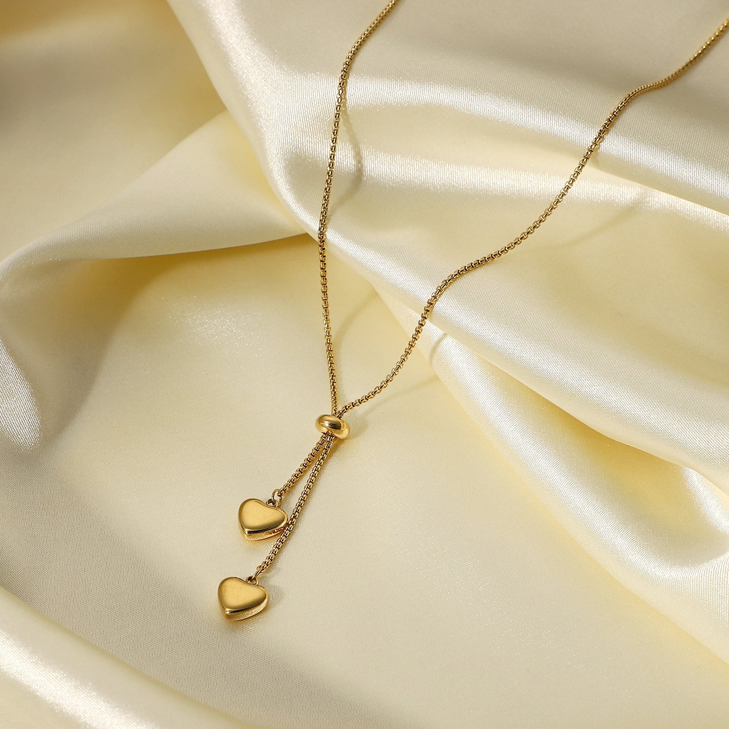 Collana Minimalista a Cuore in Acciaio al Titanio con Catena a Y Placcata Oro per Donna