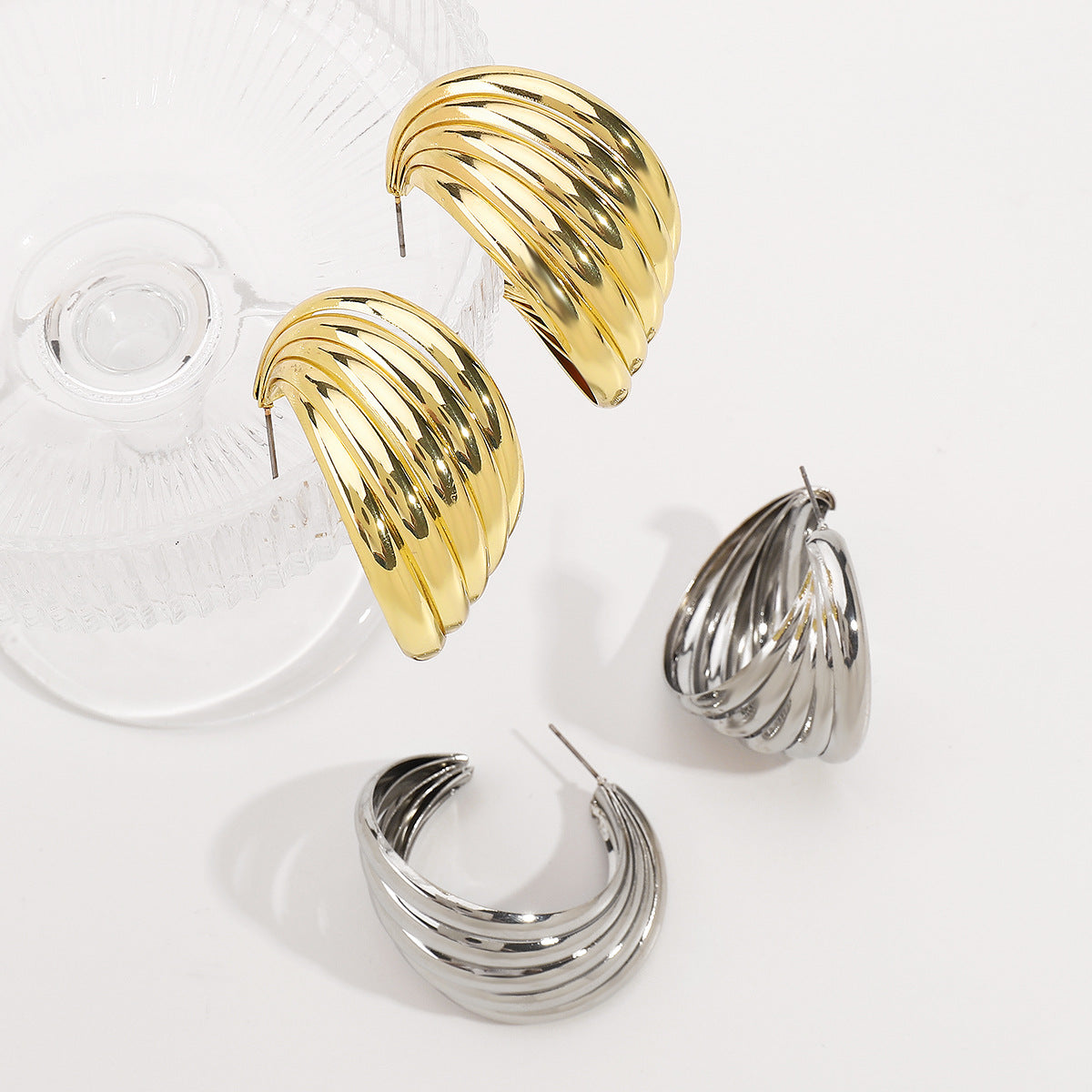 Pendientes de aro geométricos multicapa en forma de C de metal para mujer con acabado galvanizado