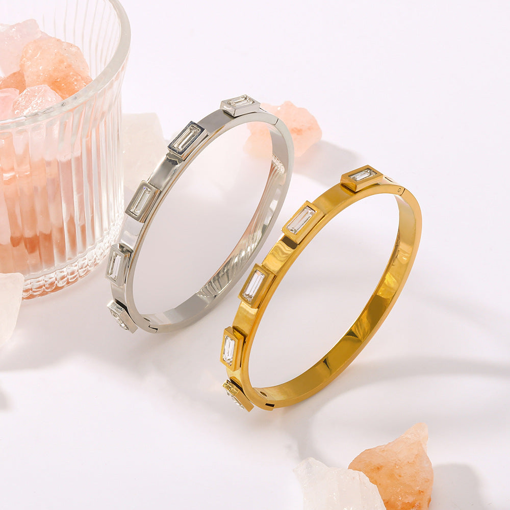 Bracciale da donna irregolare con zirconi, placcato oro 18 carati in acciaio inossidabile, stile vintage francese di lusso leggero