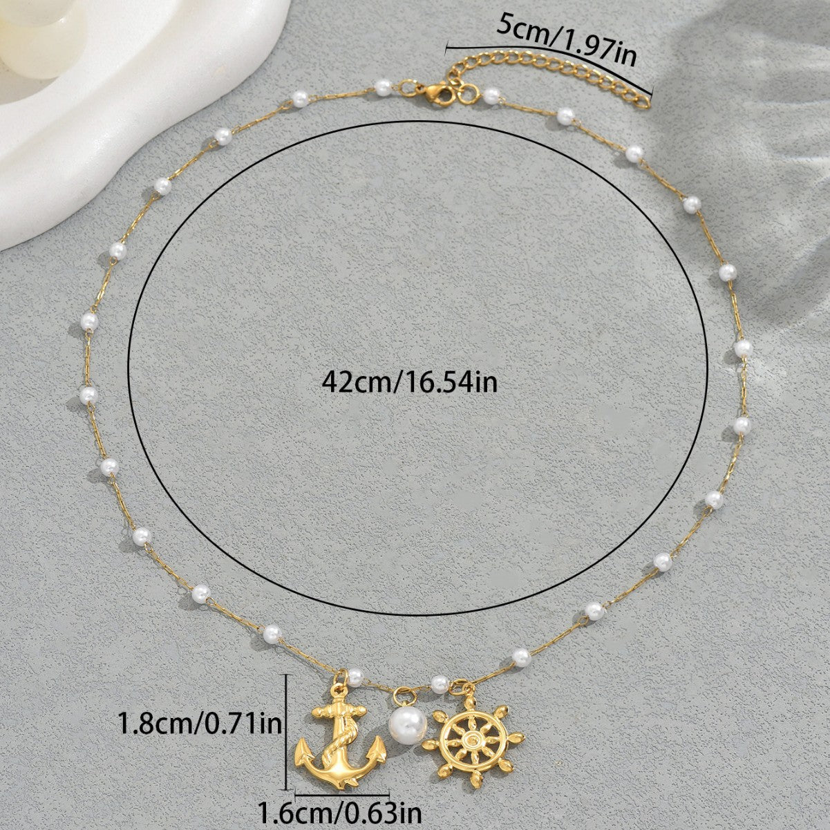 Collar con colgante de ancla geométrica para mujer con incrustaciones de perlas en cadena de cobre