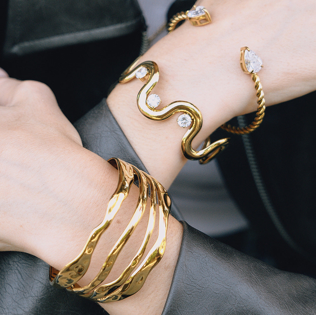 Pulsera Minimalista de Acero Inoxidable con Baño Geométrico y Circonita para Mujer