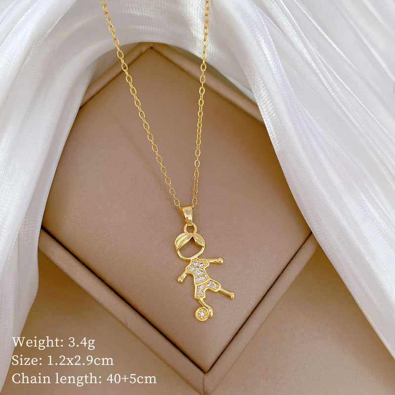 Collana con ciondolo a forma di pallone da calcio geometrico minimalista per uomo e donna in acciaio inossidabile con accenti di strass su delicata catena a clavicola