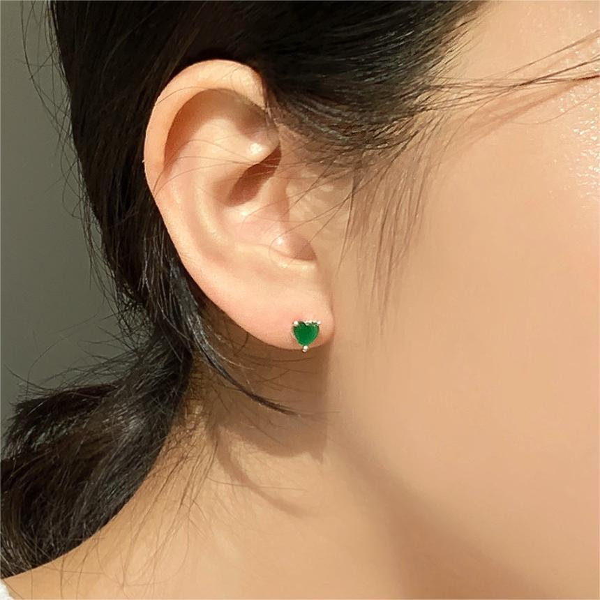 Pendientes Minimalistas de Plata de Ley 925 con Forma de Corazón, Incrustación de Circonia Verde y Acabado Bañado