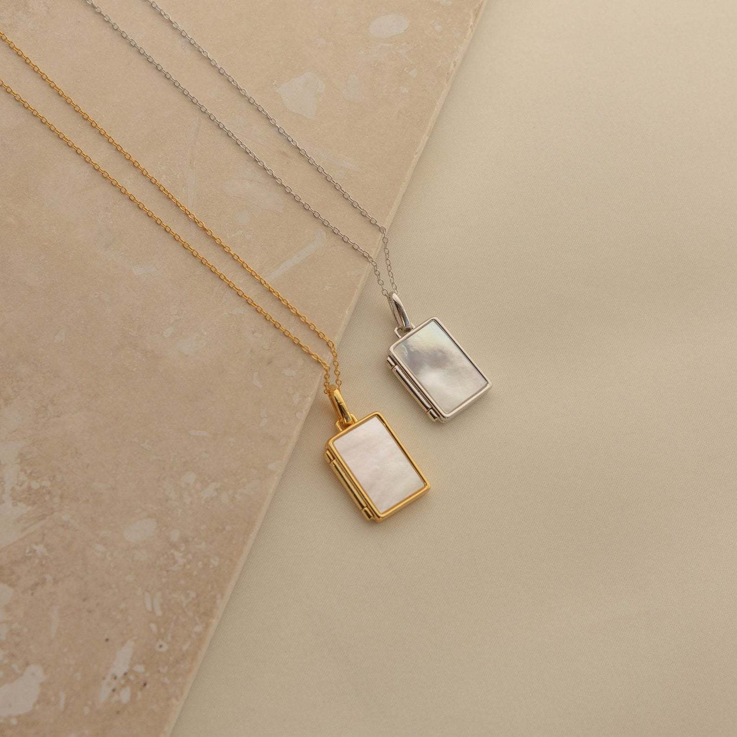 Collana Minimalista con Ciondolo a Conchiglia Geometrico con Chiusura Magnetica per Album Fotografico in Acciaio Inossidabile e Titanio