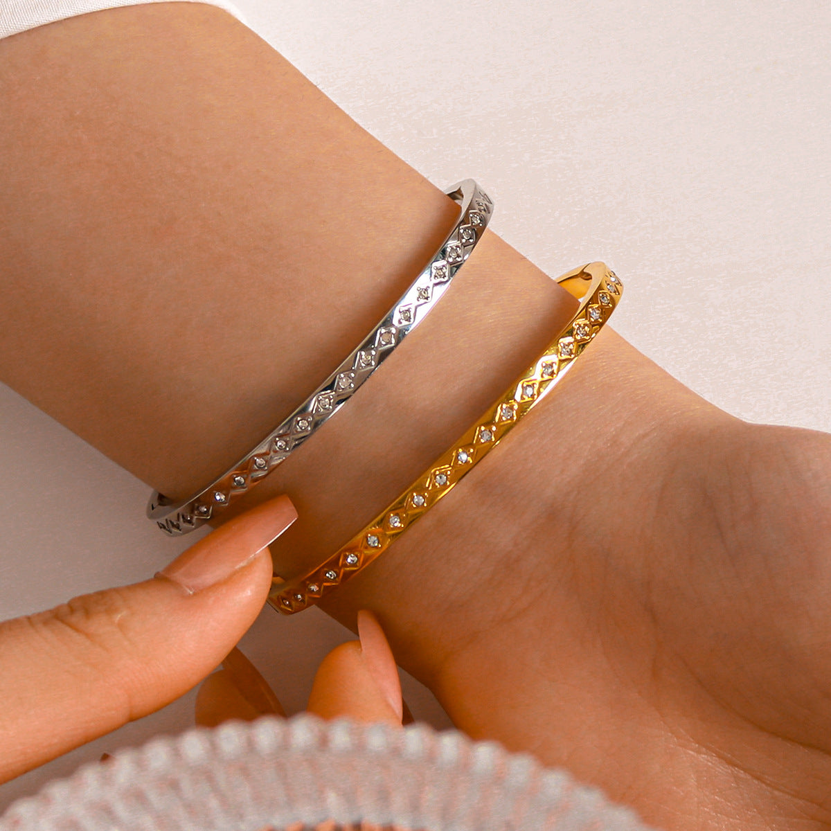 Minimalist Narrow Stainless Steel Bracelet with 18K Gold Plating and Rhinestone Inlay, Geometric Diamond-Shaped Toggle Clasp