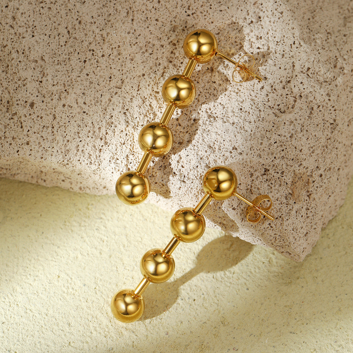 Pendientes redondos minimalistas de acero inoxidable para mujer con acabado chapado y diseño geométrico de puntos y líneas