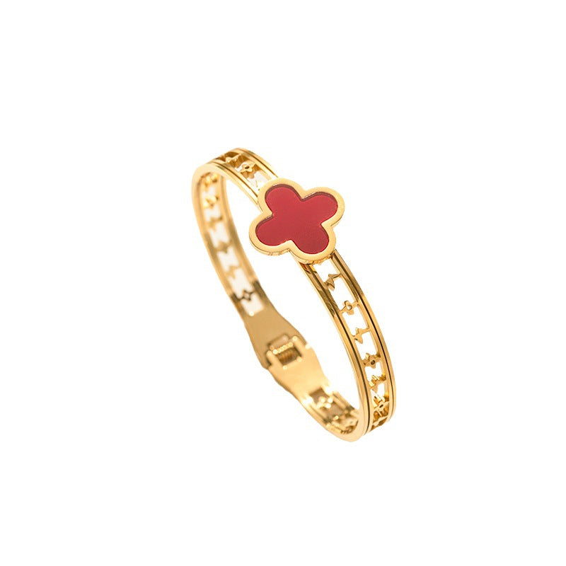 Minimalist Lucky Clover Shaped Titanium Steel Bracelet with Vacuum Plating for Women