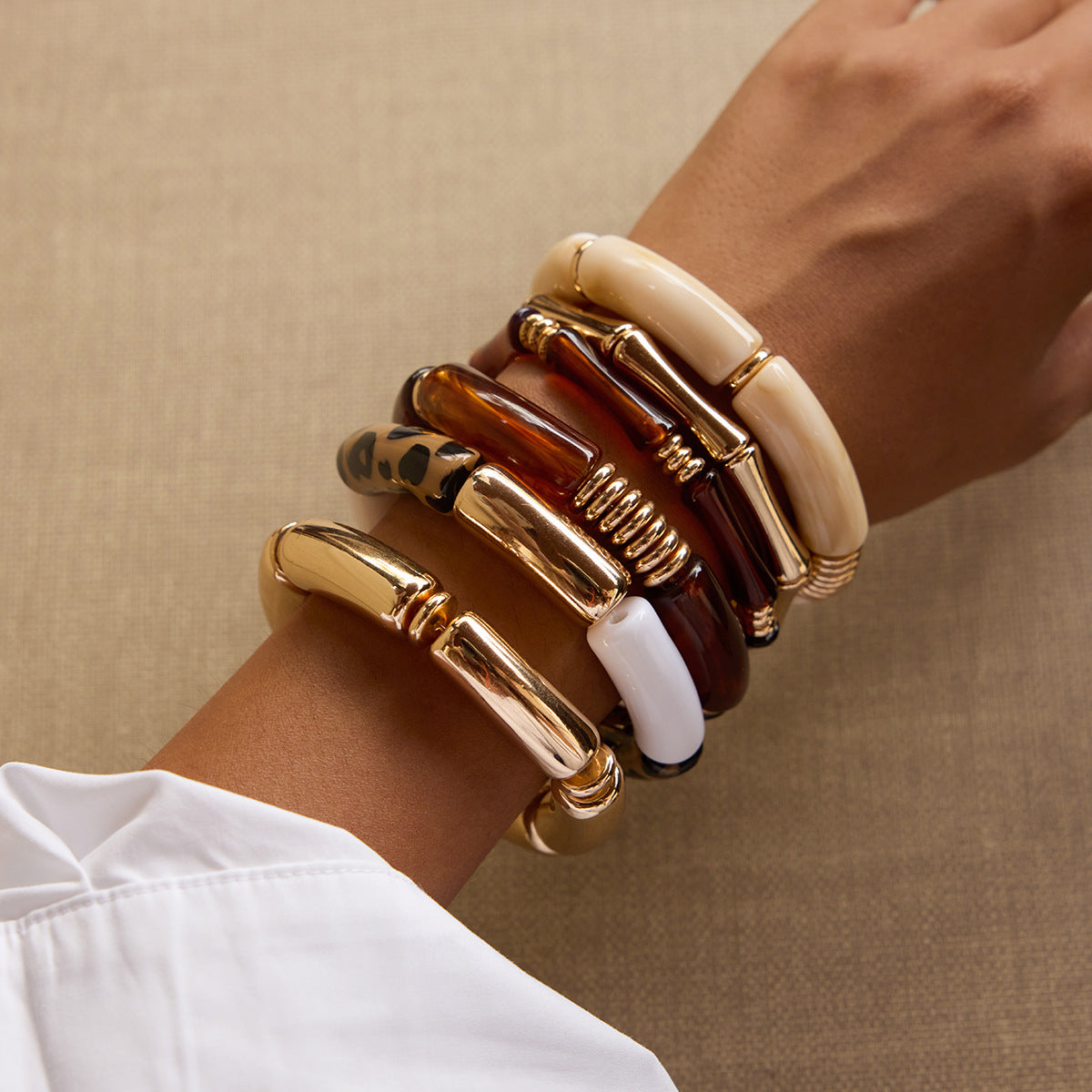 Bracciale minimalista in acciaio inossidabile placcato a forma di bambù da donna con un'elegante estetica autunno-inverno