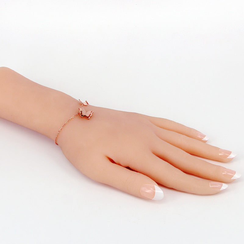 Bracciale da donna in acciaio al titanio a forma di farfalla con finitura opaca e placcatura, accessorio di moda fatto a mano