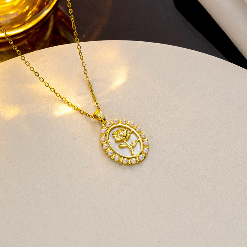 Collana Minimalista con Ciondolo a Cuore, Fiocchi e Strass in Acciaio al Titanio Placcato su Catena a O