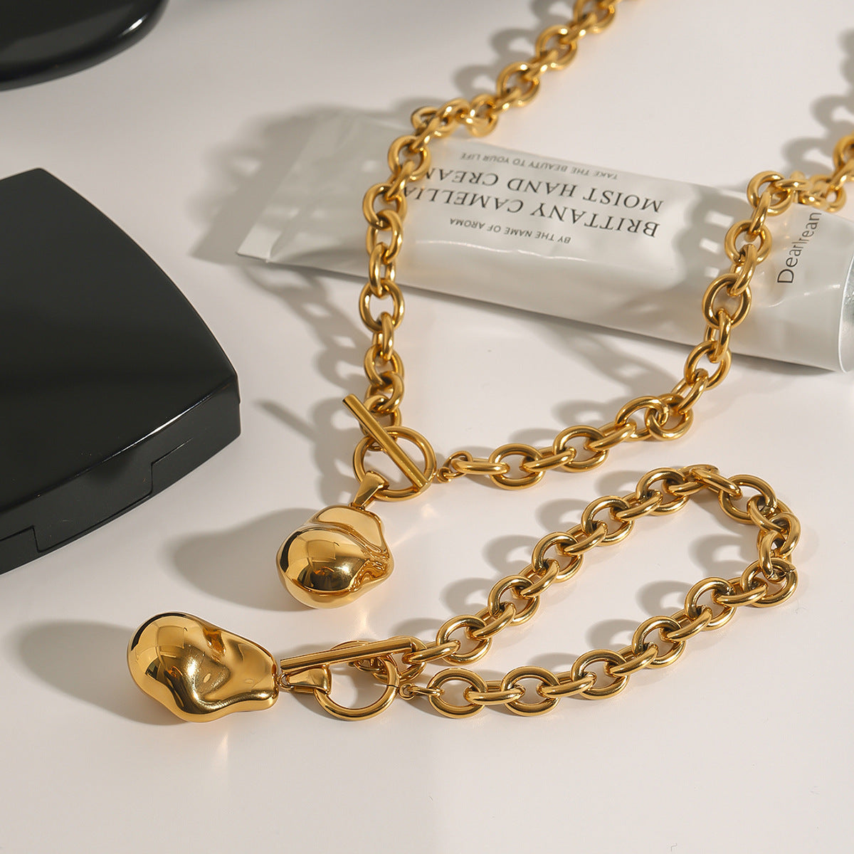 Elegant Gold Plated Geometric Oval Titanium Steel Pendant Necklace for Women