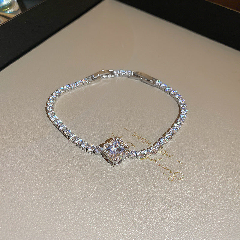 Elegant Heart Floral Brass Plated Inlaid Cubic Zirconia Bracelet for Women
