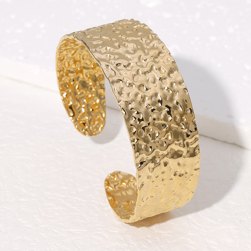Minimalist Geometric Cold-Tone Bracelet with Heart and Floral Motifs in Gold-Plated Stainless Steel for Women