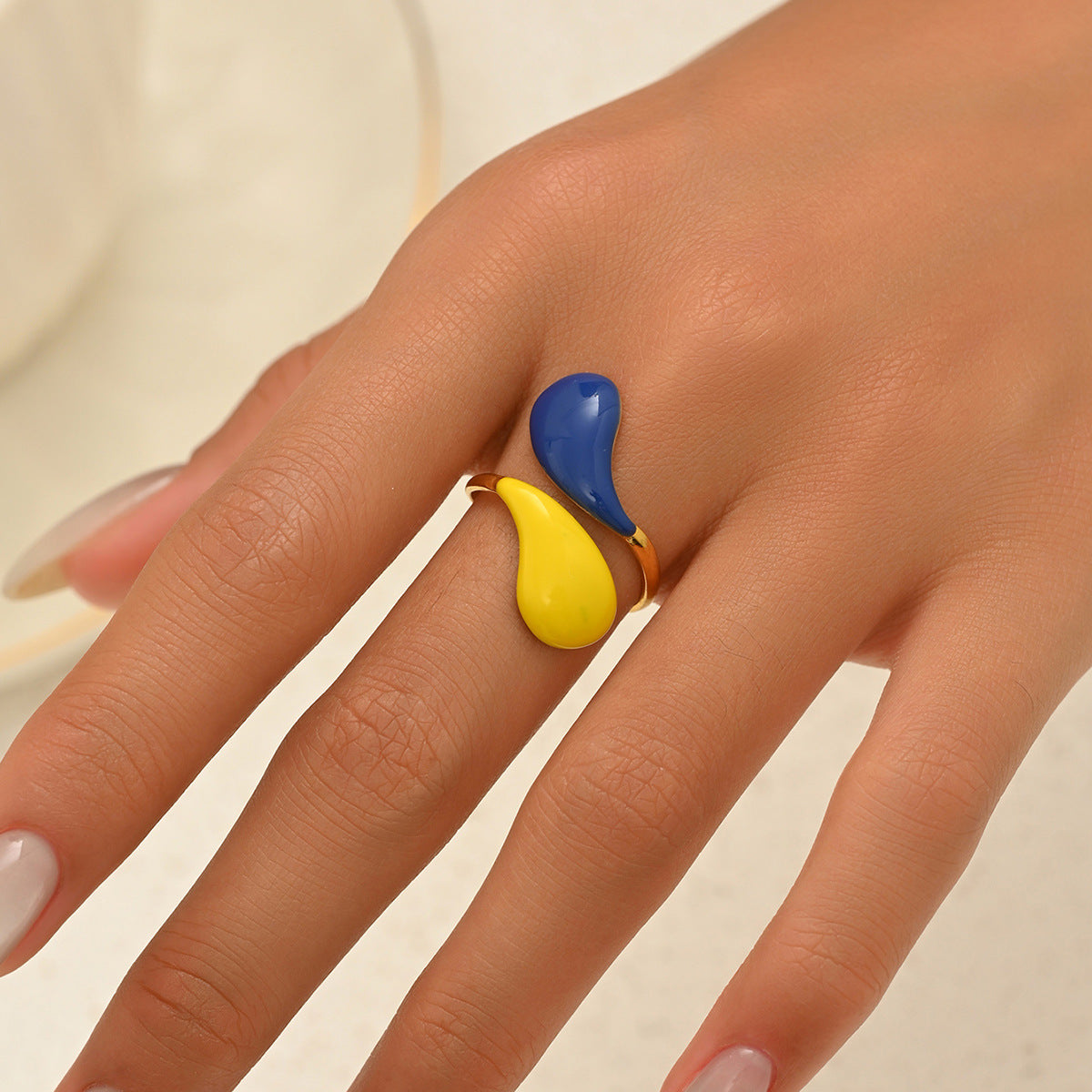 Anillo Abierto Geométrico Esmaltado de Moda para Mujer en Cobre con Estilo Minimalista y Urbano