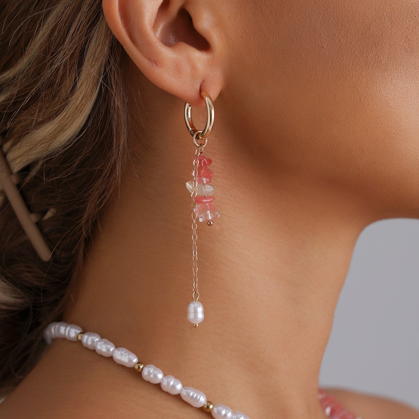 Minimalist Geometric Pink Quartz Pendant Necklace for Women with Alloy Chain and Electroplated Finish