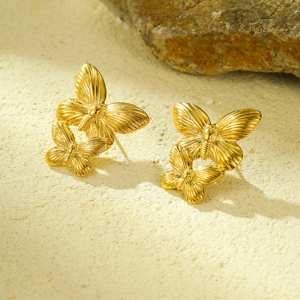 Orecchini Pendenti con Nappa a Farfalla Stile Vintage in Acciaio al Titanio con Placcatura in Oro 18K