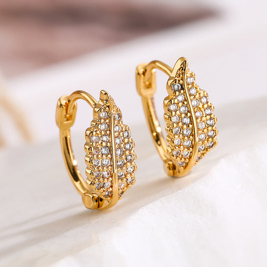Orecchini da donna minimalisti in rame a forma di foglia con placcatura in oro e intarsi di zirconi