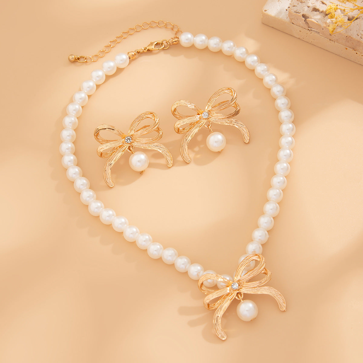 Luxury Elegant Geometric Alloy Bowknot Faux Pearl Ball Chain Necklace for Women