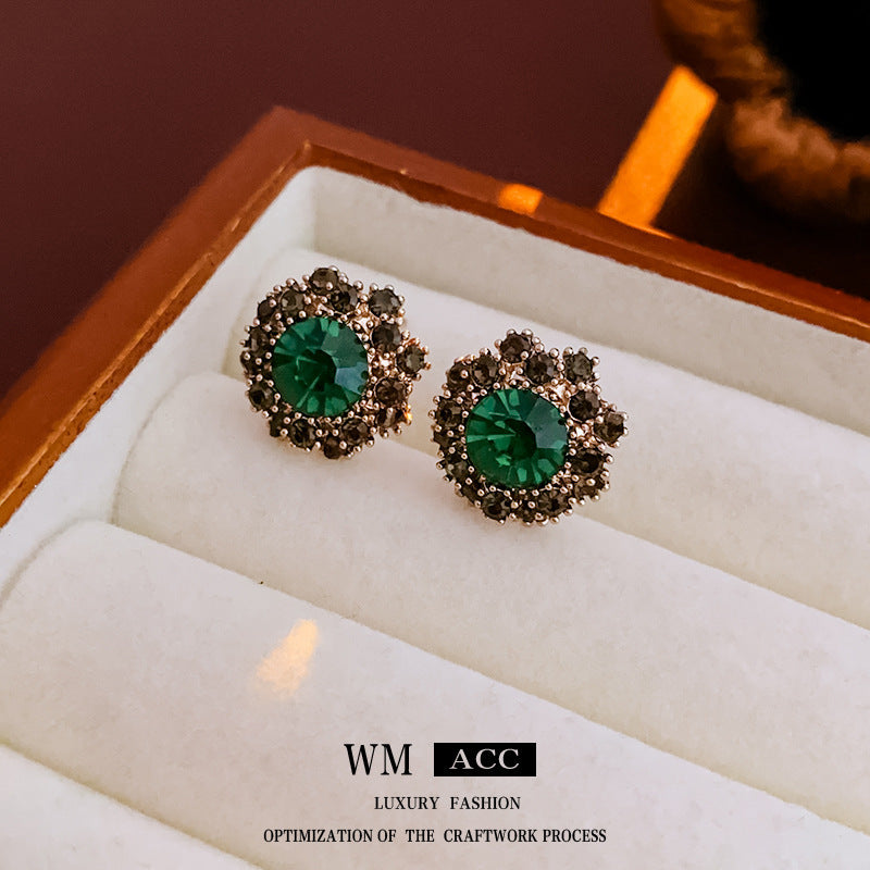 Orecchini a perno da donna con perle intarsiate e strass verdi a fantasia floreale vintage, con perni in acciaio inossidabile