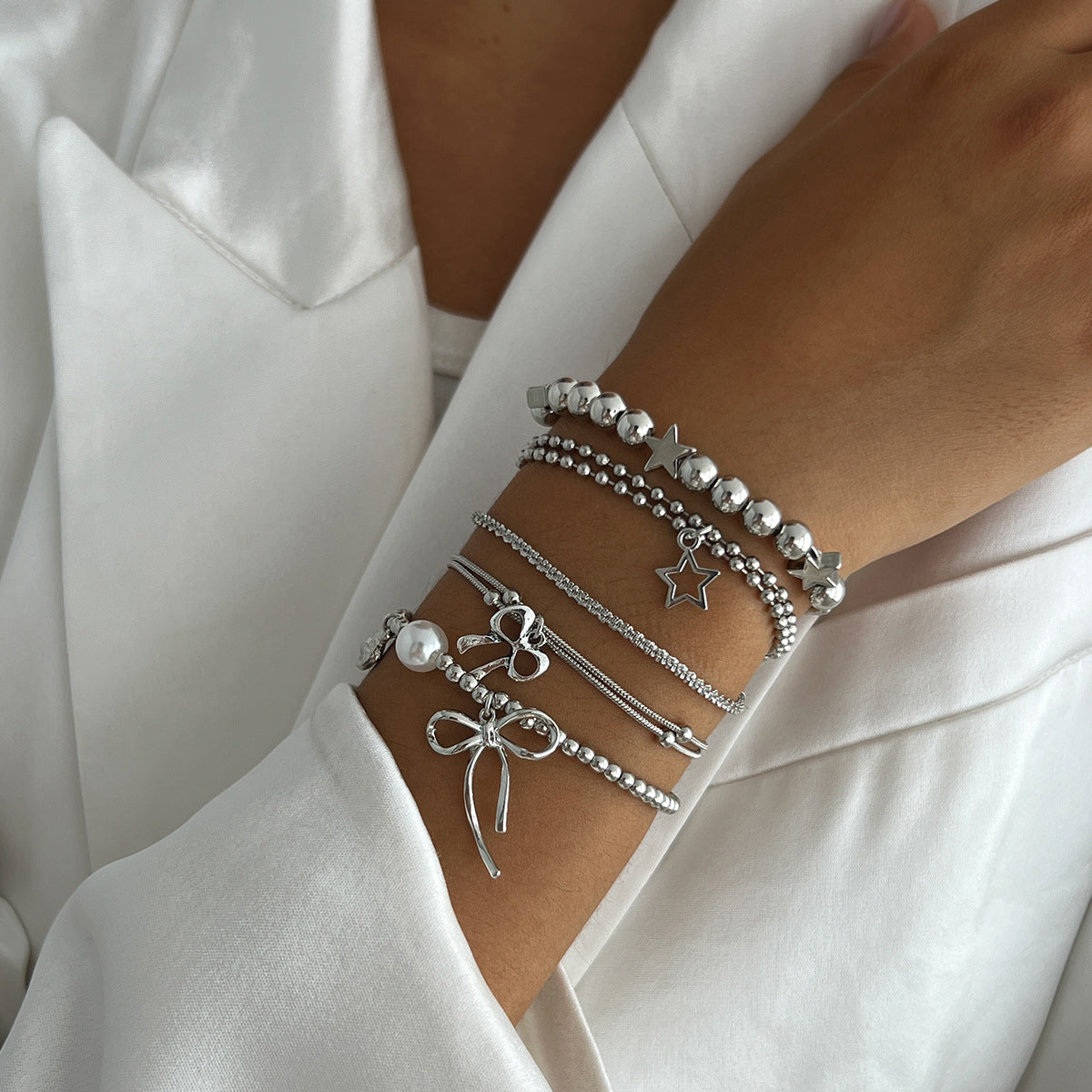Minimalist Bow Knot and Star-Shaped Pendant Bracelet for Women with Plated Metal and Imitation Pearl Accents