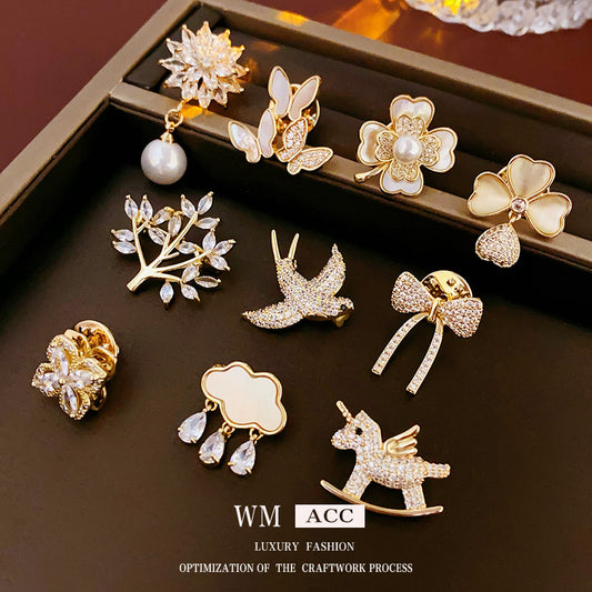 Vintage Style Animal Brooch in Alloy with Gold Plating for Women, Heart and Bowknot Shape, Lightweight Luxury Fashion Accessory