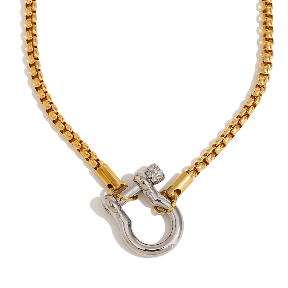 Collana con Pendente Geometrico alla Moda in Acciaio Inossidabile, Placcato Oro 18K e Chiusura a Perla Quadrata da Donna