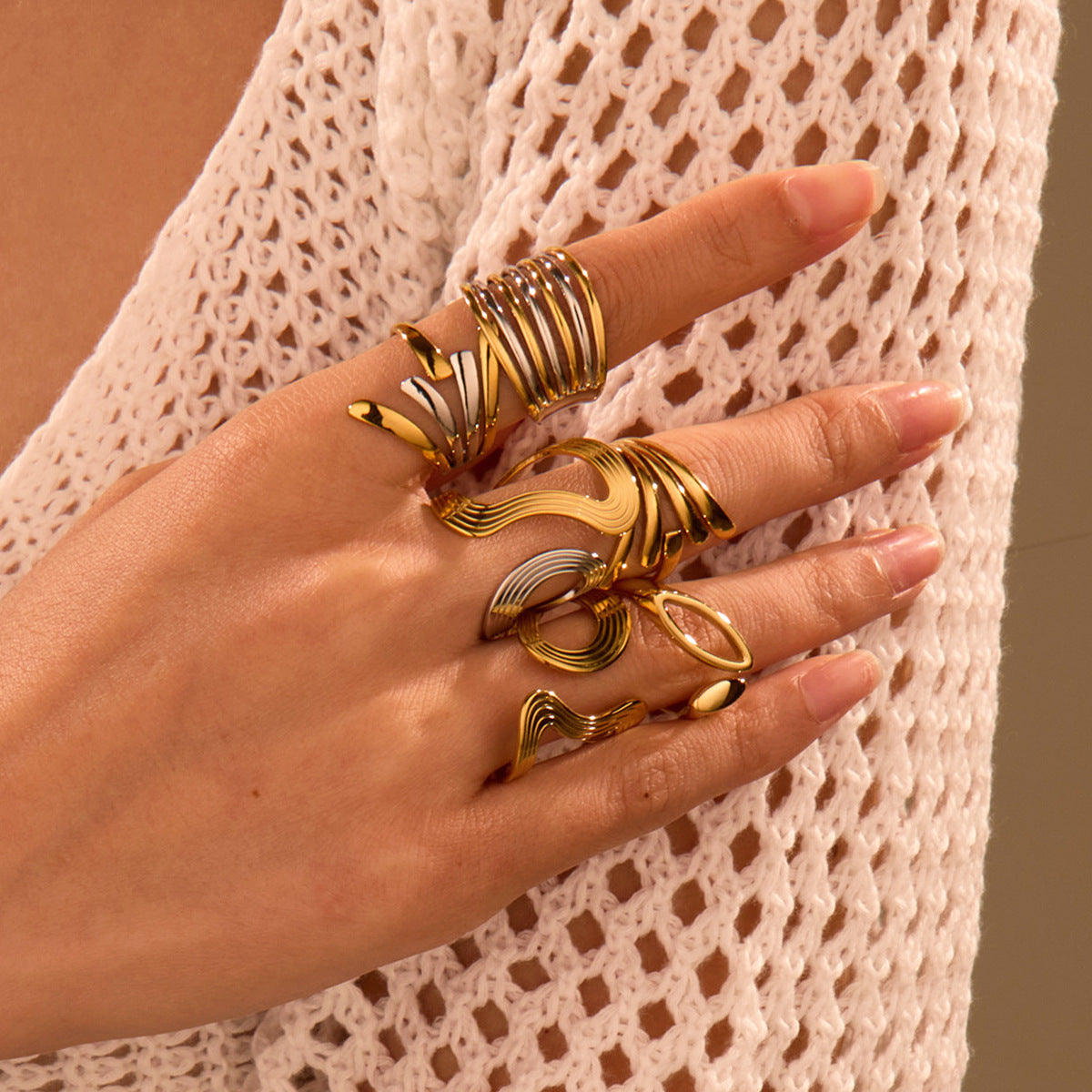Anillo Minimalista Geométrico de Acero Inoxidable con Baño de Oro de 18K para Mujer, Accesorio de Moda