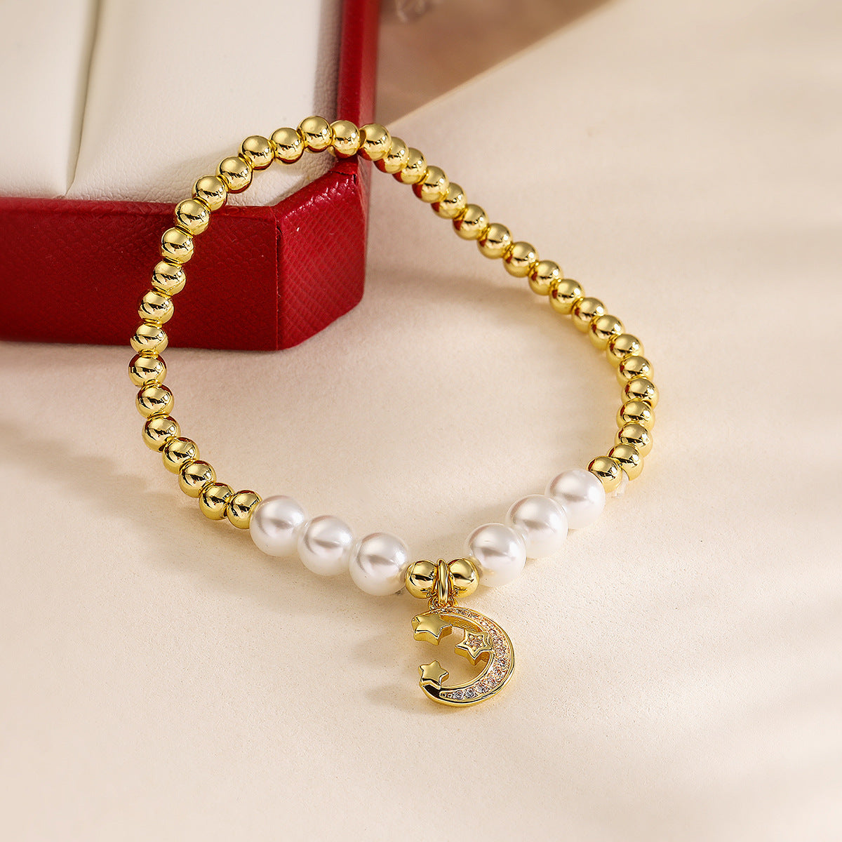 Bracciale con ciondolo a forma di elefante e cavalluccio marino geometrico alla moda con perline in rame, base in rame placcato oro 18 carati, intarsio in zirconi, da donna