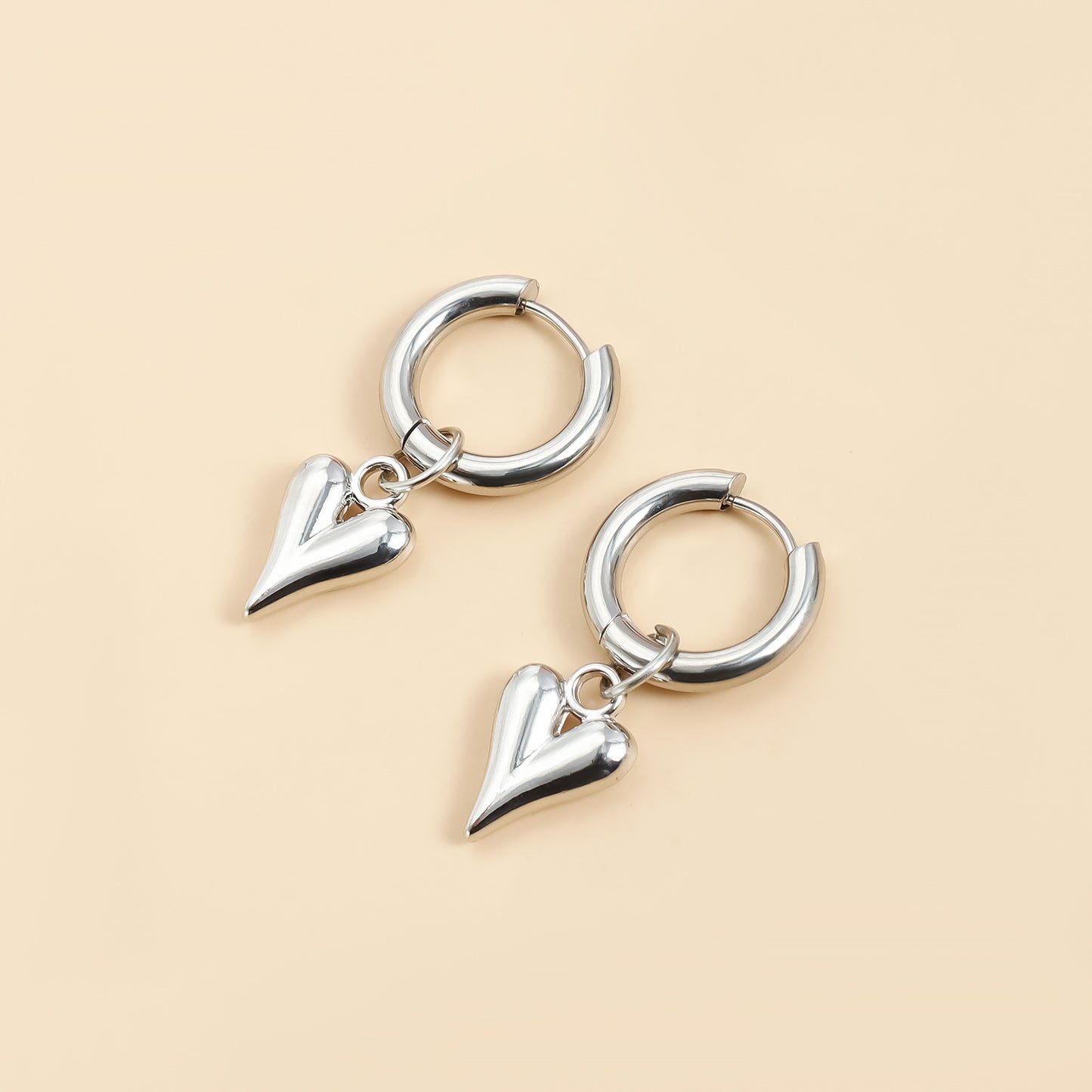 Pendientes vintage de aleación de zinc en forma de corazón geométrico con acabado chapado para mujer