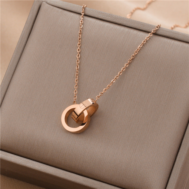 Collar minimalista geométrico de acero titanio para mujer con baño de oro y cadena ondulada