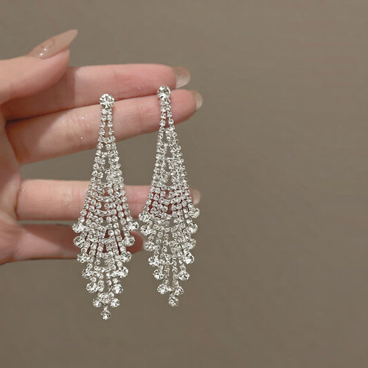 Pendientes de tachuela colgantes minimalistas de circonitas geométricas para mujer en cobre con postes de acero