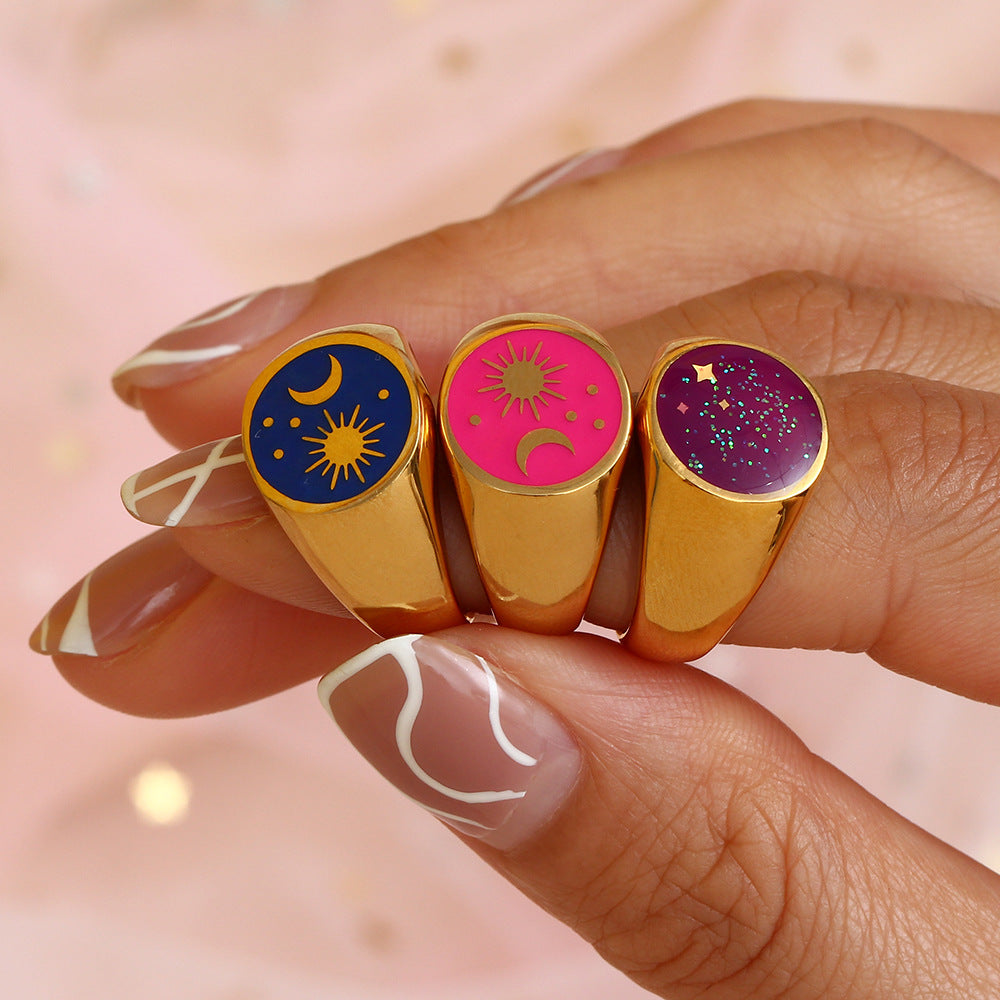 Anillo de Acero Inoxidable Geométrico Chapado con Sol y Luna para Mujer con Acabado Esmaltado