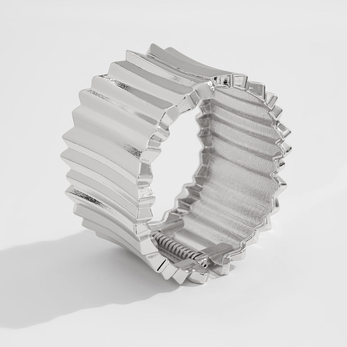 Pulsera de diseño geométrico atrevido con baño de aleación para mujer