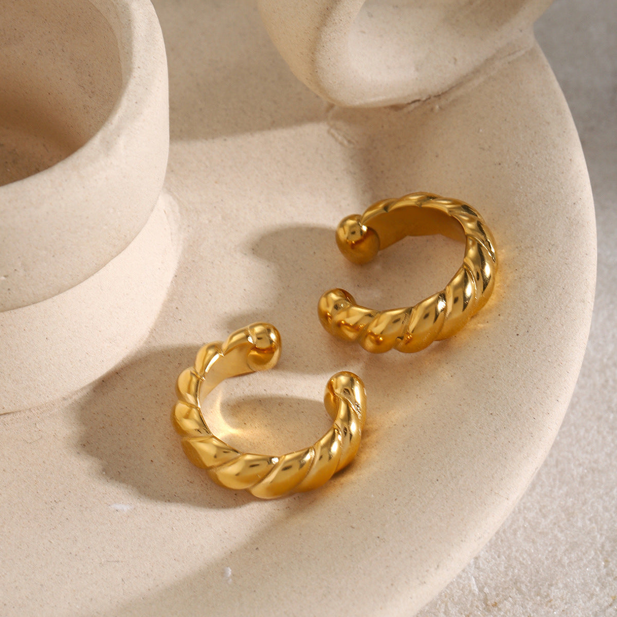 Pendientes de clip redondos en acero inoxidable bañados en oro de 18 quilates estilo Ins para mujer