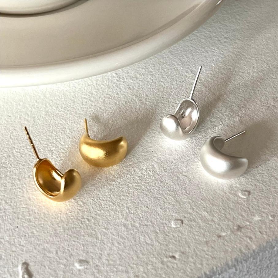 Orecchini a Cerchio Minimalisti Geometrici a U in Argento Opaco con Intarsio di Perle in Argento Sterling 925