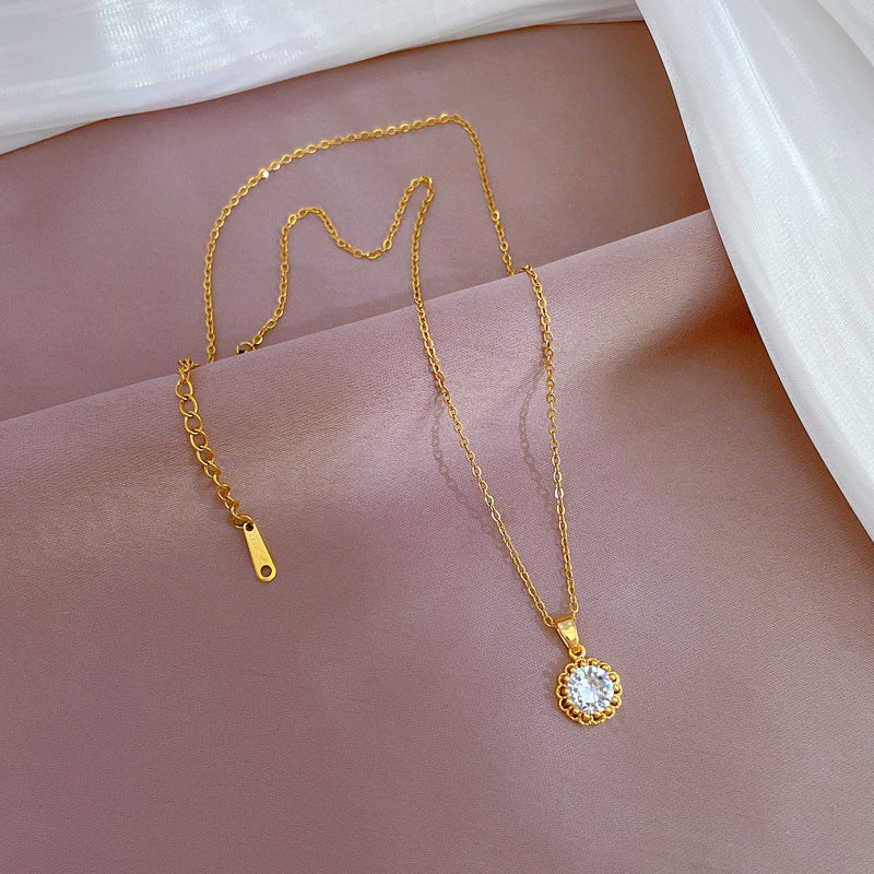 Collana a Catena Lusso Unisex con Ciondolo Geometrico in Acciaio al Titanio e Intarsio di Strass