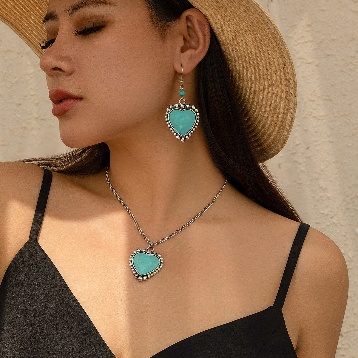 Collana Donna in Stile Etnico con Ciondolo Turchese e Palma, Forma Geometrica, Struttura in Lega, Incassatura Micro-Pavé, Catena a O
