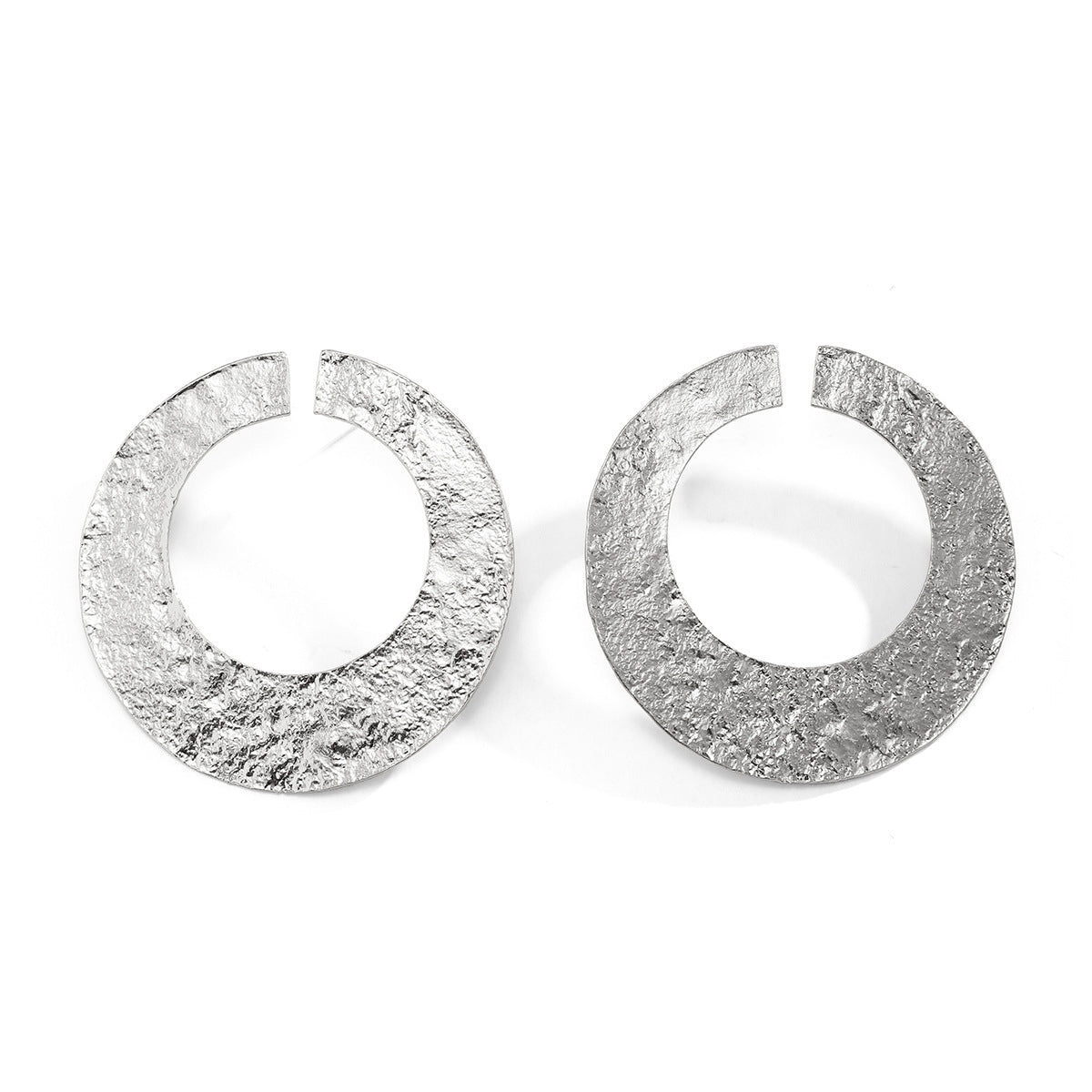 Pendientes de aro geométricos texturizados irregulares minimalistas de aleación para mujer con acabado galvanizado