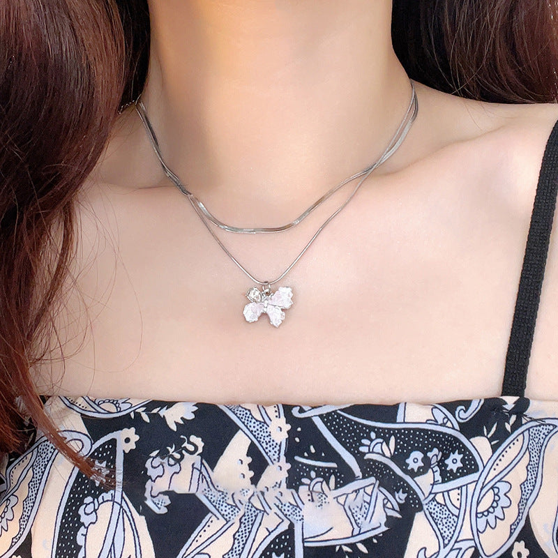 Collana Sweet Dopamine con perle barocche in lega di zinco con finitura placcata e ciondolo geometrico, delicata catena a clavicola da donna