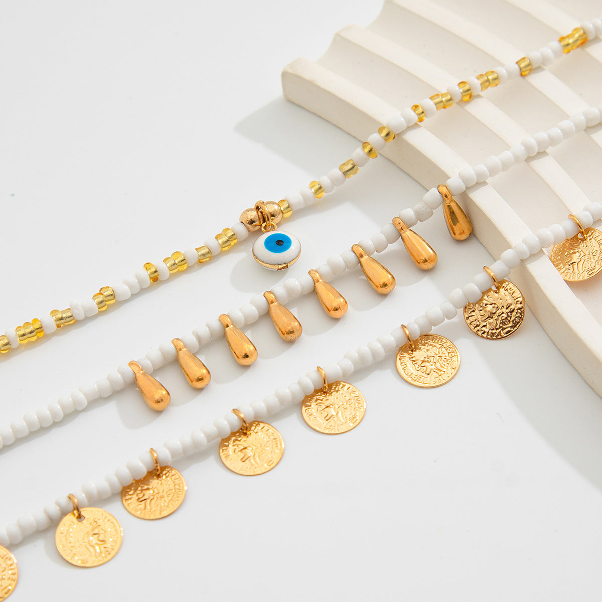 Tobillera geométrica de aleación con inspiración étnica marina, con colgantes de disco y gota, y detalle de borla para mujer