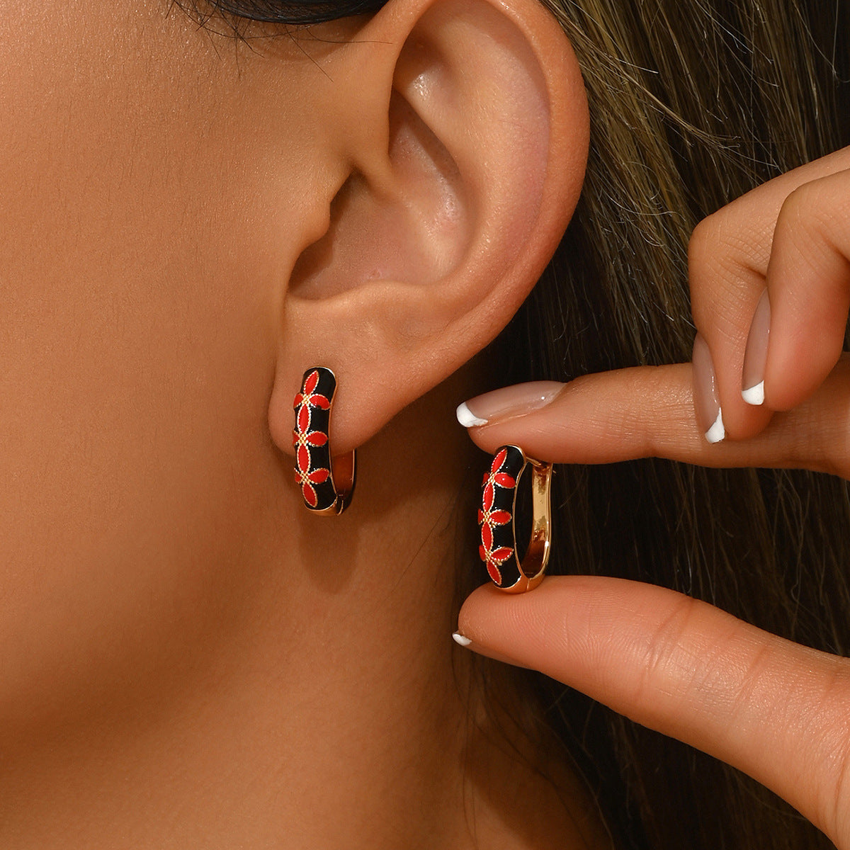 Pendientes Geométricos en Forma de U Estilo Palacio Vintage con Diseño Floral Esmaltado para Mujer
