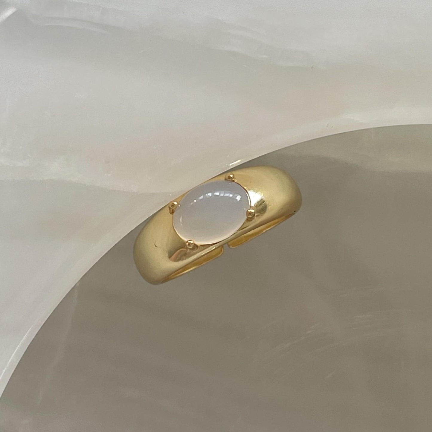 Anillo Minimalista con Forma de Lazo de Plata de Ley 925 con Detalle de Nota Musical para Mujer