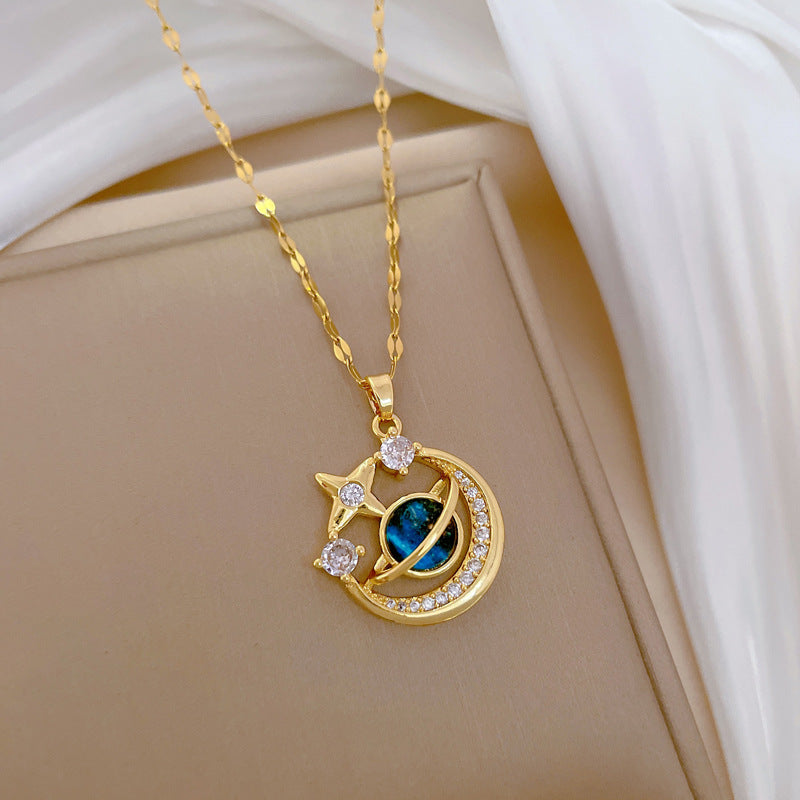 Collana con Ciondolo a Luna Geometrica Dolce di Lusso Fresca in Acciaio al Titanio per Unisex