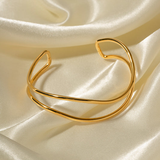 Pulsera de Puño Ancha con Textura Geométrica Estilo INS para Mujer Hecha de Acero Inoxidable con Baño de Oro de 18K