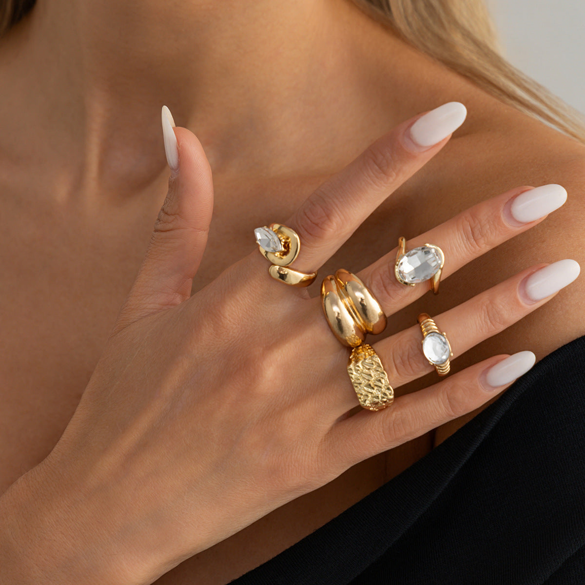 Vintage Elegant Geometric Hollow Rhinestone Inlay Alloy Plated Ring Set for Women