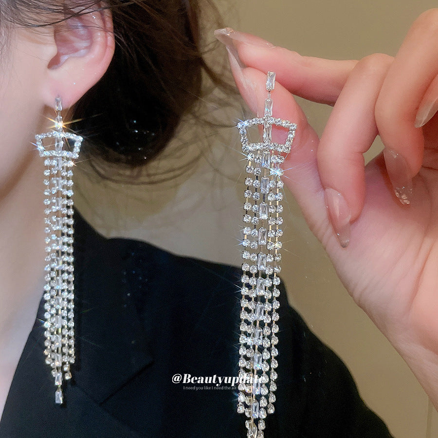 Pendientes Minimalistas Cuadrados Geométricos de Circonita para Mujer con Postes de Acero Inoxidable y Tacto de Lujo