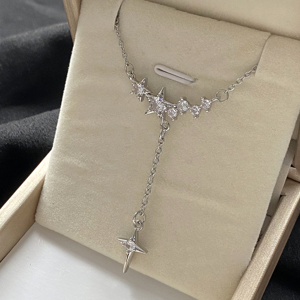 Elegante Collana con Ciondolo a Farfalla Floreale in Acciaio al Titanio, Rame Placcato e Zirconia Micro-Incastonata su Catena ad O per Uomo e Donna