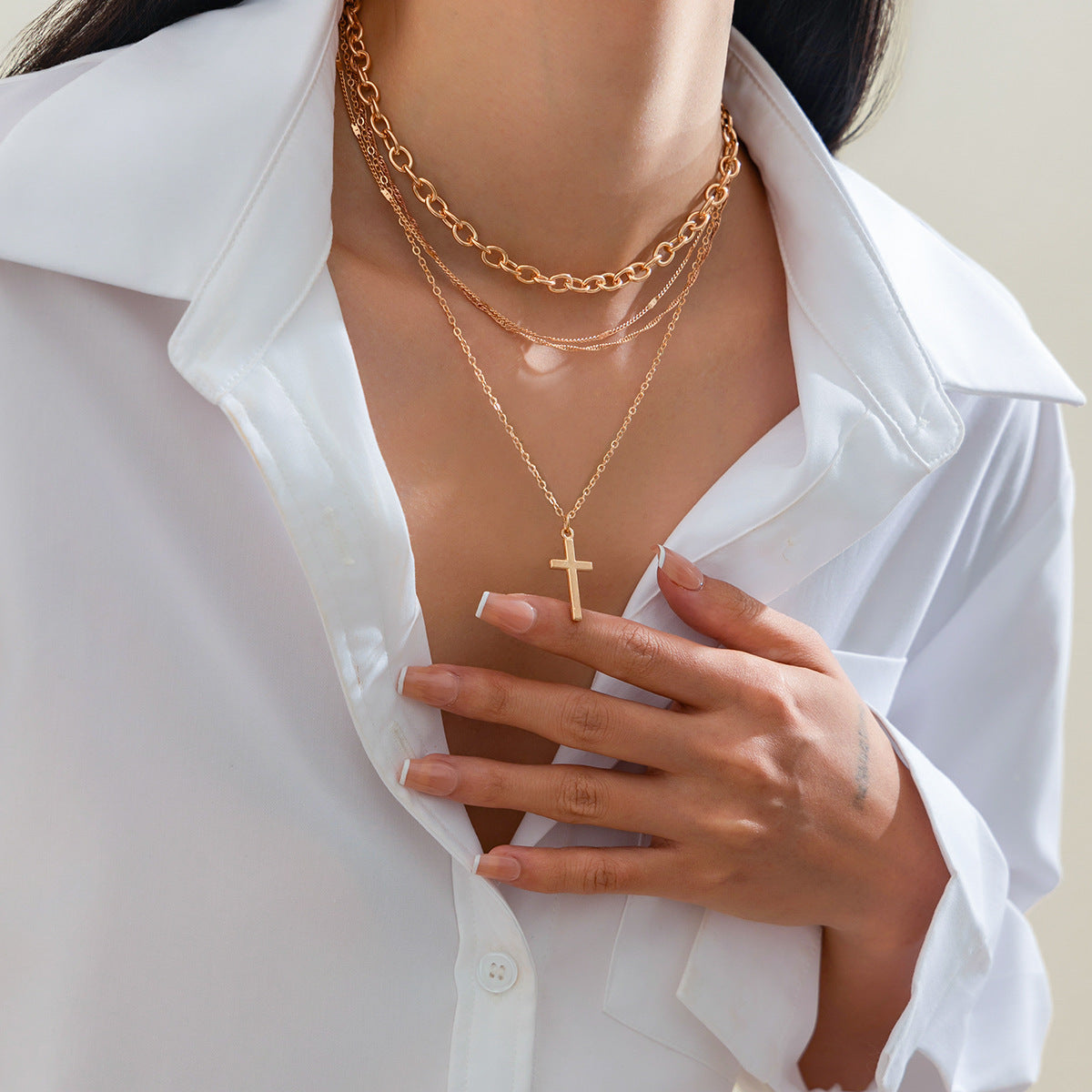 Minimalist Cross Pendant Necklace for Women with Zinc Alloy Pendant and Crystal Inlay on Handmade Chain